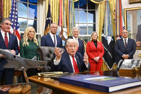 Impondr&aacute;n aranceles a quien env&iacute;e petr&oacute;leo a Cuba