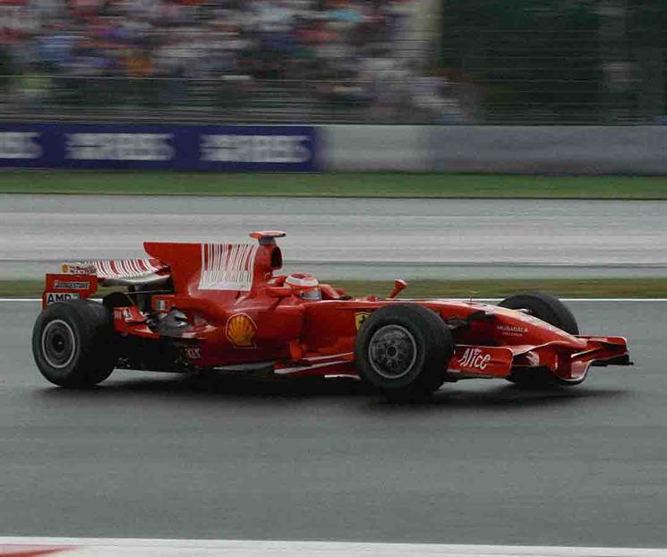 Dominan Ferrari y Hamilton el test de F1 en Barcelona