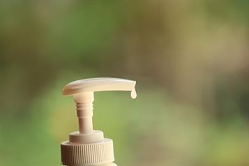 7 beneficios del agua micelar en la belleza