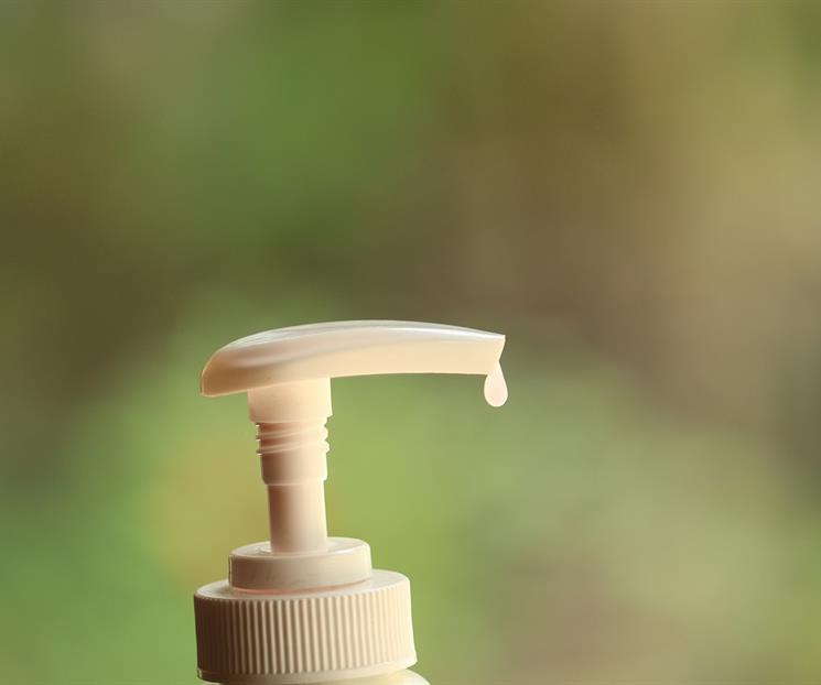 7 beneficios del agua micelar en la belleza