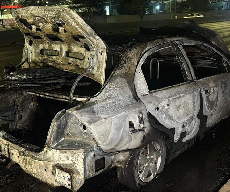 Acaba fuego con autom&oacute;vil