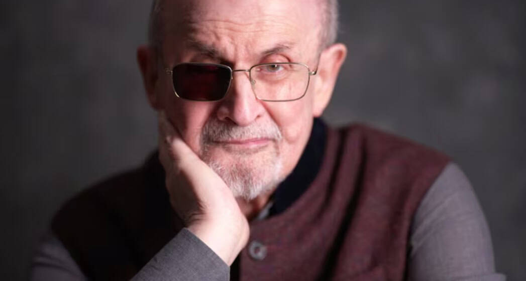 Es un momento muy oscuro en la vida p&uacute;blica de EU: Salman Rushdie
