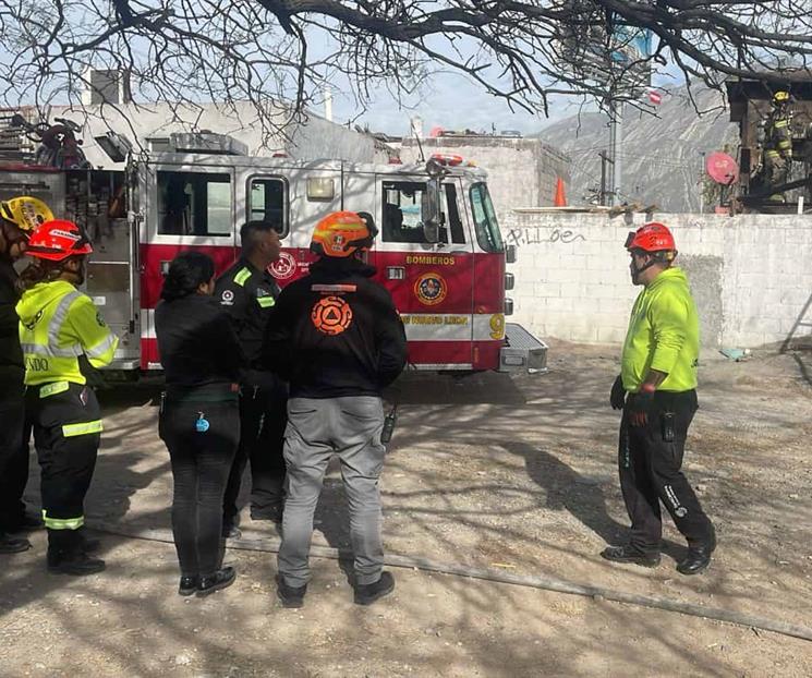 Se incendia vivienda en Santa Catarina