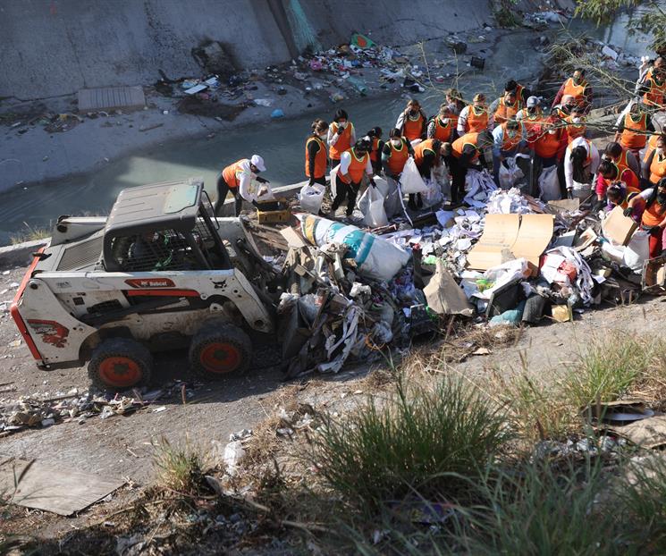 Inician limpieza del arroyo Topo Chico