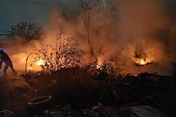 Reportan incendio de tejabanes...era terreno bald&iacute;o