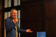 Hombre al agua, novela de Xavier Velasco