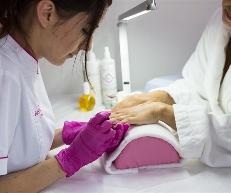 U&ntilde;as con estrellas para lucir en febrero