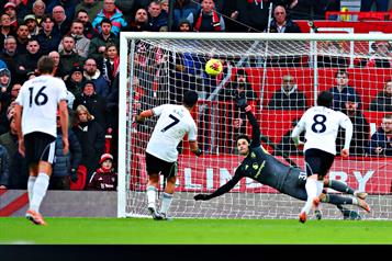 Anota Ra&uacute;l, pero pierde el Fulham