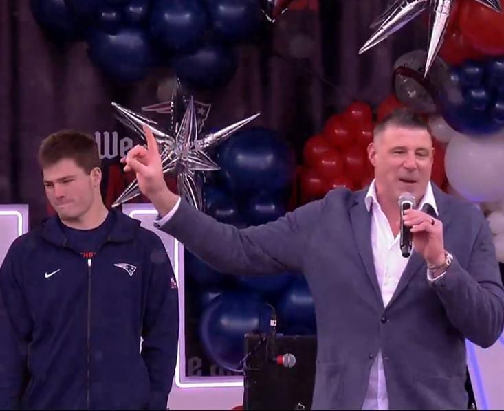 Despiden miles a los Patriotas previo a viaje a California Despiden miles a los Patriotas previo a viaje a California