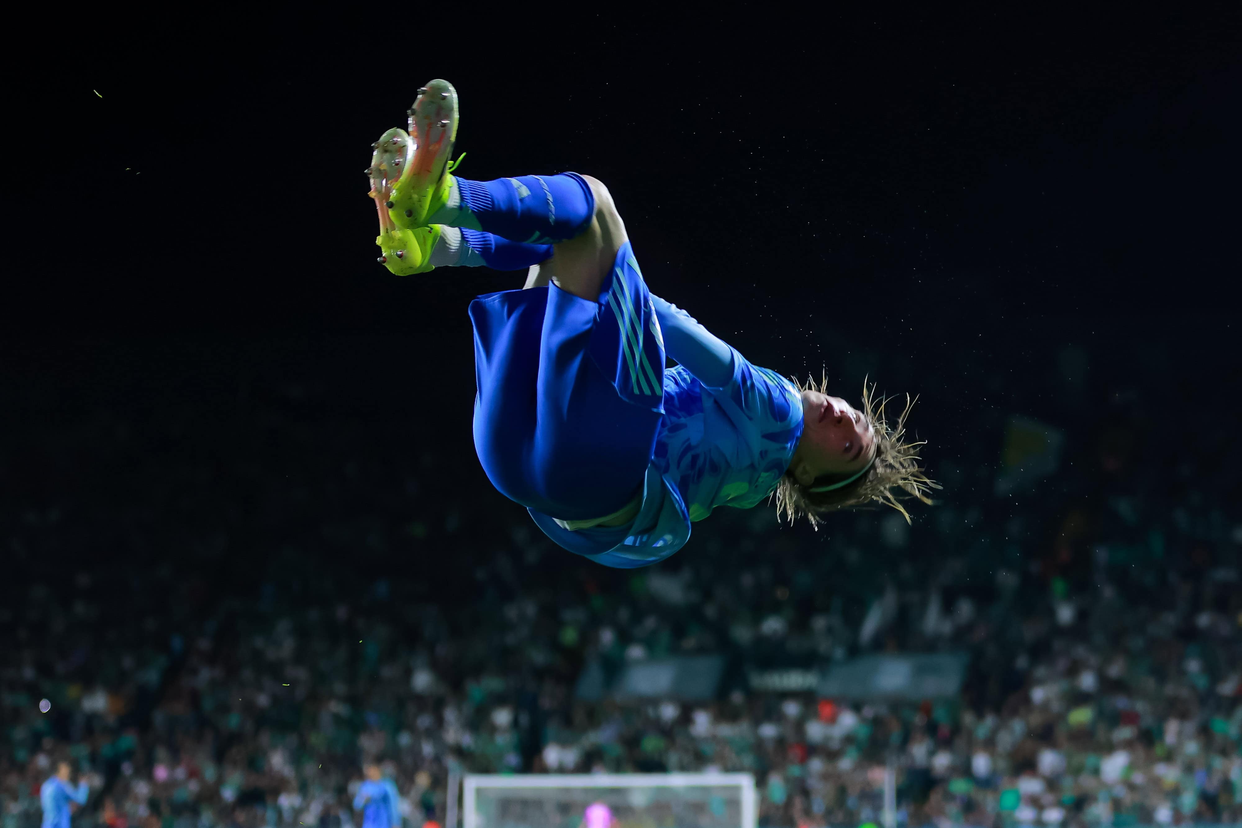 Marcelo Flores hace el 1-0.