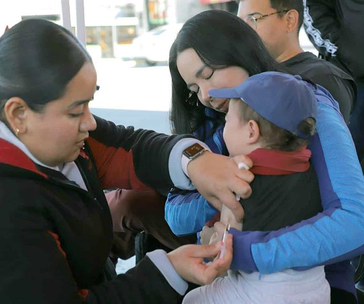 Saturan Centro de Salud en busca de vacunas contra Sarampión Saturan Centro de Salud en busca de vacunas contra Sarampión