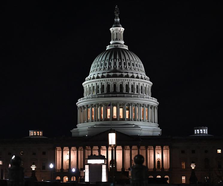 Busca Mike Johnson poner fin al cierre del gobierno