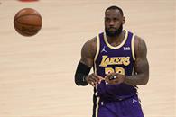 Lebron ser&aacute; suplente
