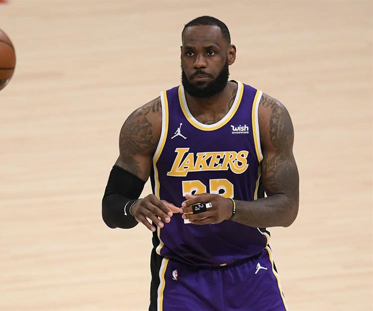 Lebron será suplente Lebron será suplente