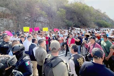 Exigen frenar ingreso de autodefensas en Guerrero Exigen frenar ingreso de autodefensas en Guerrero
