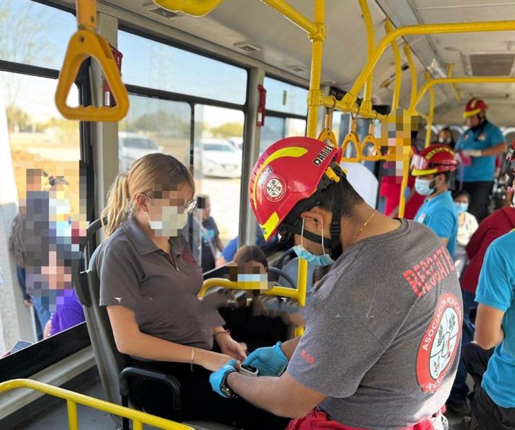 Deja choque entre camiones 17 heridos en El Carmen