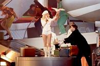 Critican a Sabrina Carpenter por uso de ave en los Grammy