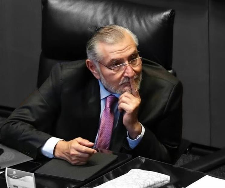 Rechaza Ad&aacute;n Augusto promover candidaturas en 2027