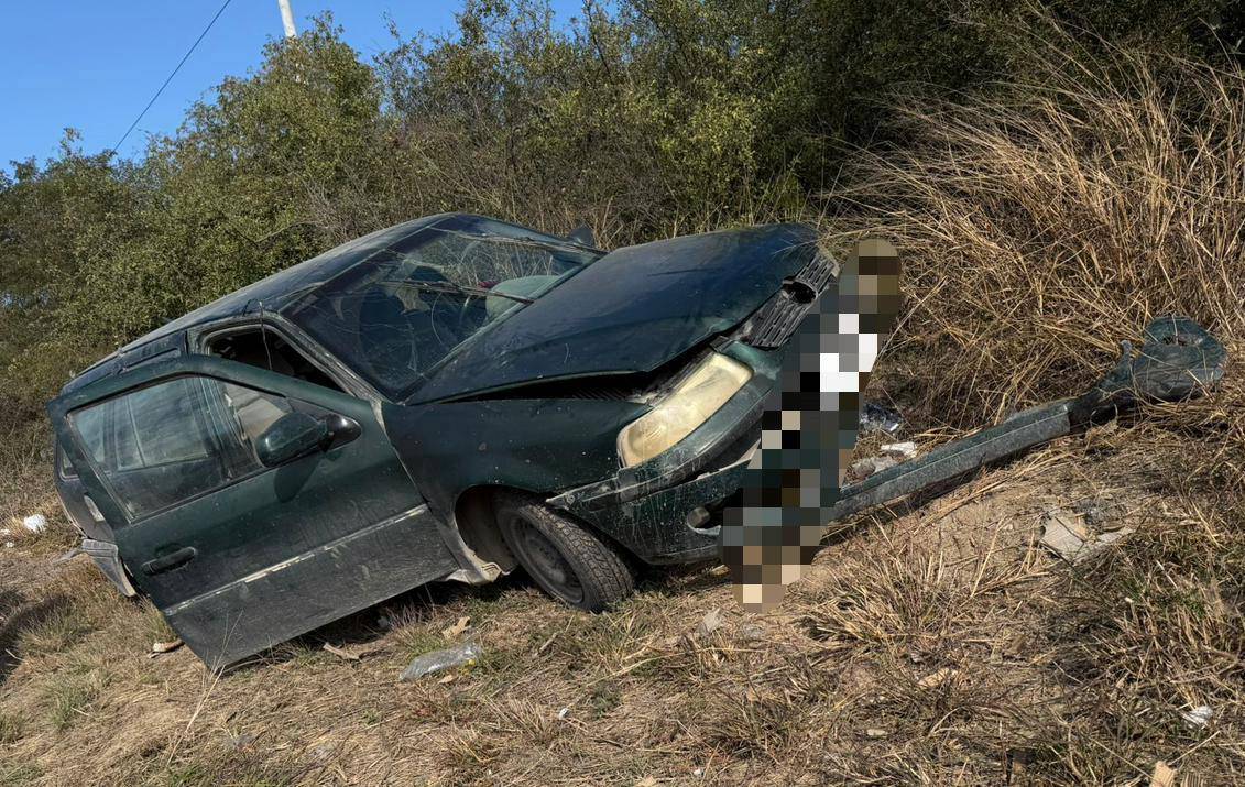 Cinco personas lesionadas, fue el saldo que dej&oacute; un choque frontal registrado en la carretera nacional, en el municipio de Linares.