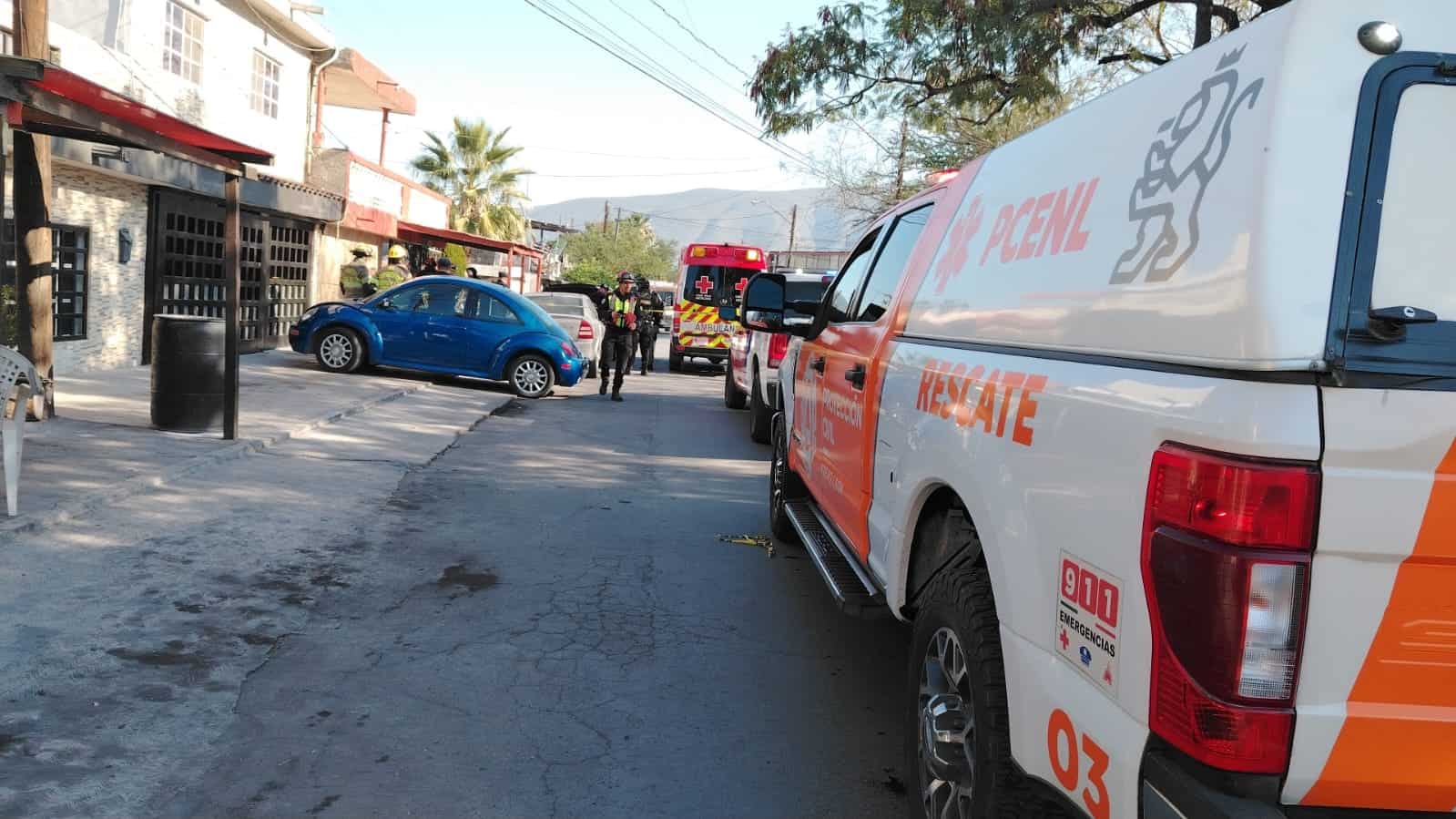 Un mec&aacute;nico falleci&oacute; luego de caerle encima el veh&iacute;culo que se encontraba reparando, ayer al norte de Monterrey.