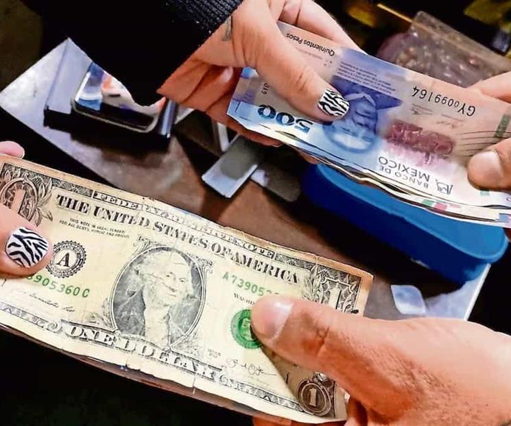 Caen remesas 4.56% en 2025 por redadas del ICE