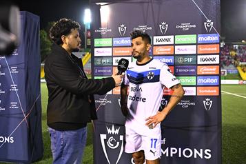 Queda contento Tecatito Corona con gol de empate