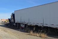 Resulta herido en salida de camino