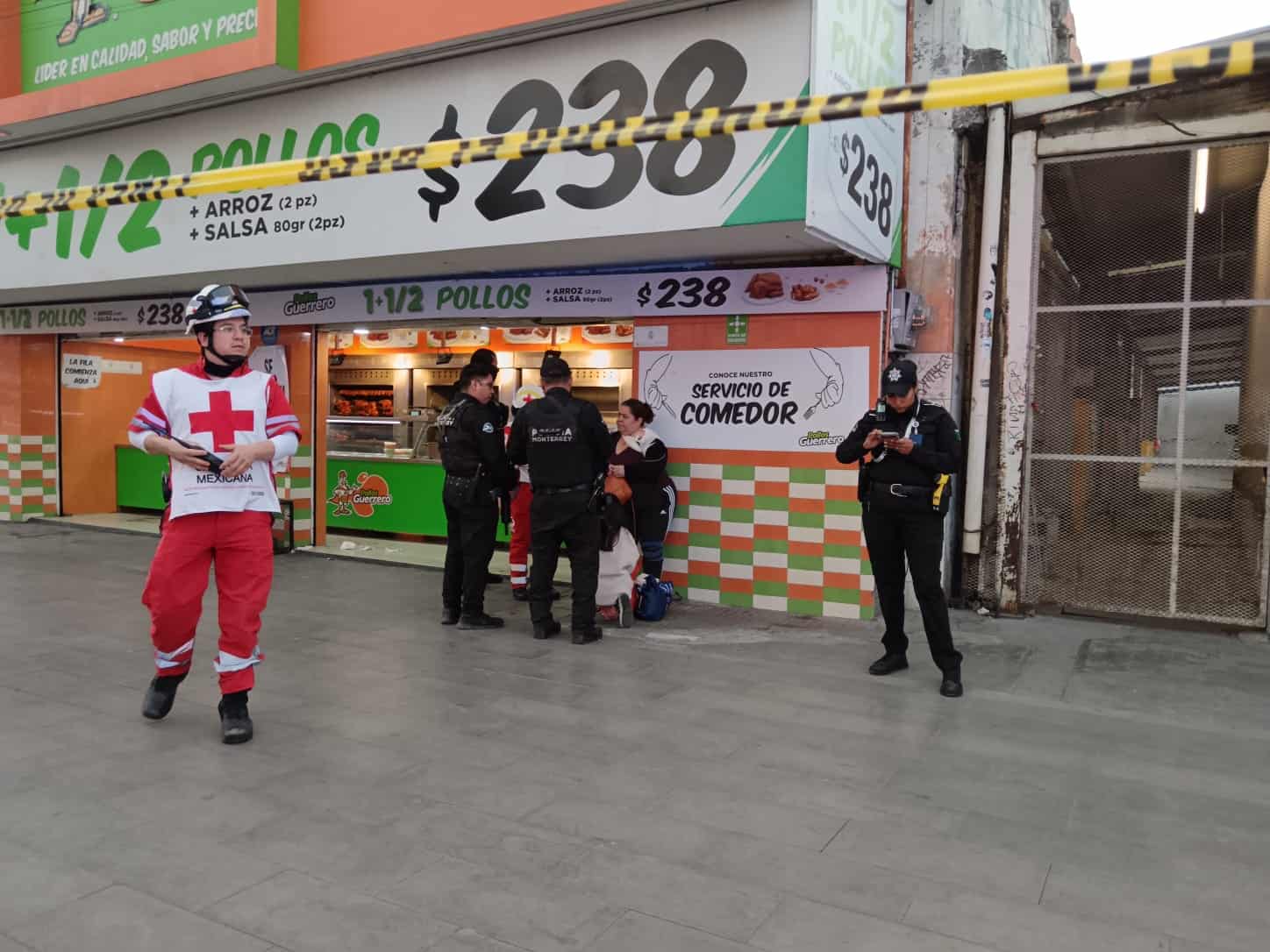 Seis mujeres y un hombre sufrieron lesiones por proyectil de arma de al menos cuatro sujetos quienes despu&eacute;s de cometer la agresi&oacute;n, se dieron a la fuga corriendo, en el centro de Monterrey.