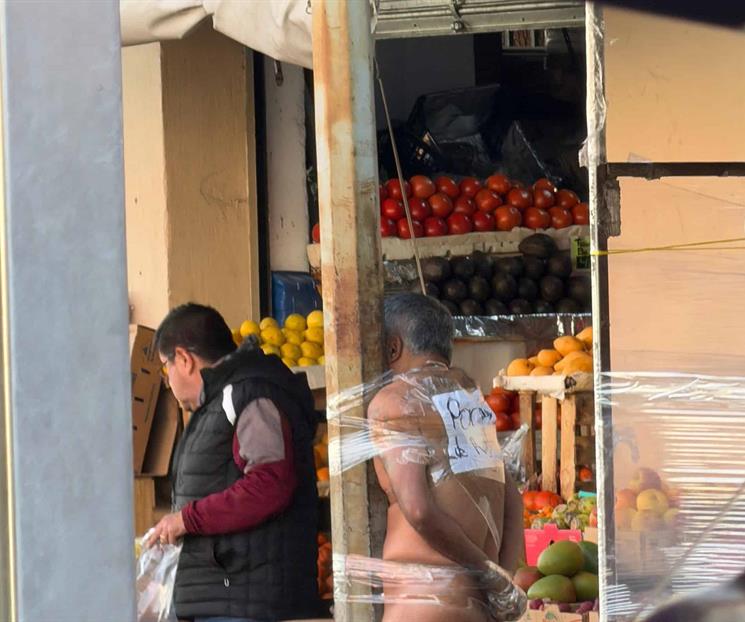 Amarran y desnudan a guardia