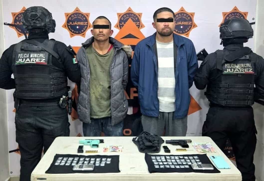 Elementos de la Secretar&iacute;a de Seguridad y Protecci&oacute;n Ciudadana de Ju&aacute;rez lograron la detenci&oacute;n de dos hombres por los delitos contra la salud y portaci&oacute;n de arma de fuego, durante una intervenci&oacute;n en la colonia Los Huertos, municipio de Ju&aacute;rez.