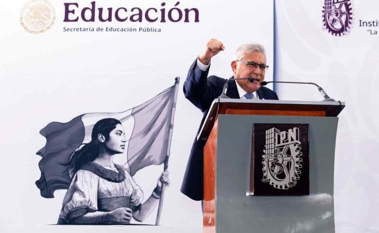 Demanda l&iacute;der del SNTE aumento salarial de 13% para maestros