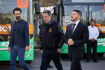 Entrega gobernador 30 nuevas unidades de transporte urbano