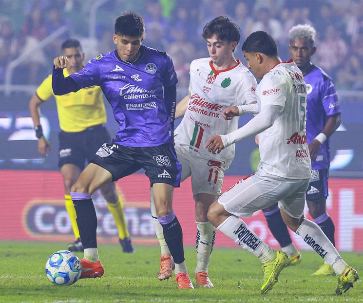 Ganan Chivas, siguen perfectas y en la cima