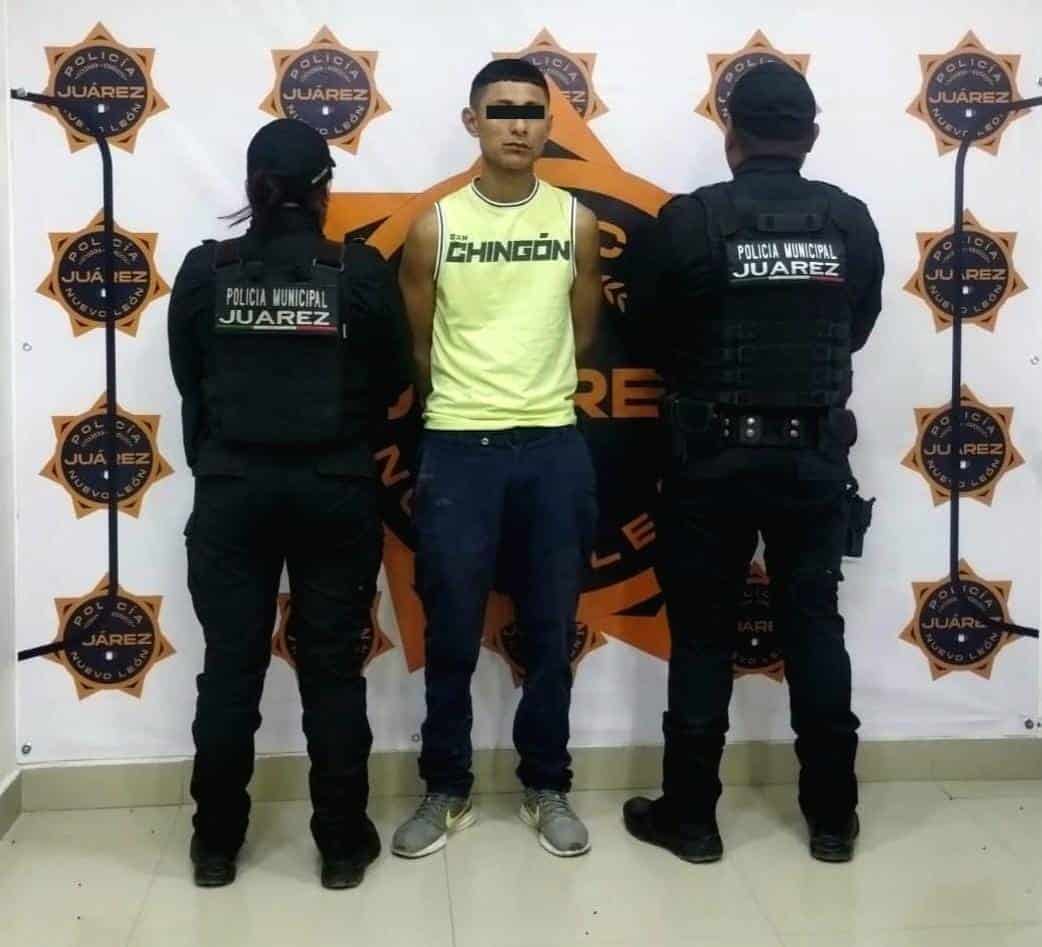 Luego de tirar escombro en un terreno bald&iacute;o, el presunto responsable fue detenido por elementos de Seguridad P&uacute;blica de Ju&aacute;rez, en la Colonia Valle de Santa Isabel.