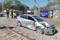 Choca el tren contra auto en Guadalupe