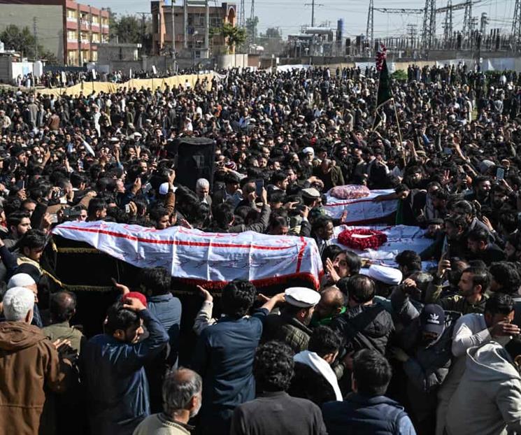 Llora Pakist&aacute;n a las v&iacute;ctimas del ataque suicida