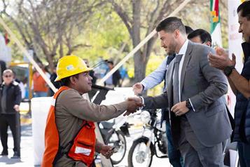 Entrega gobernador unidades a Servicios de Agua y Drenaje