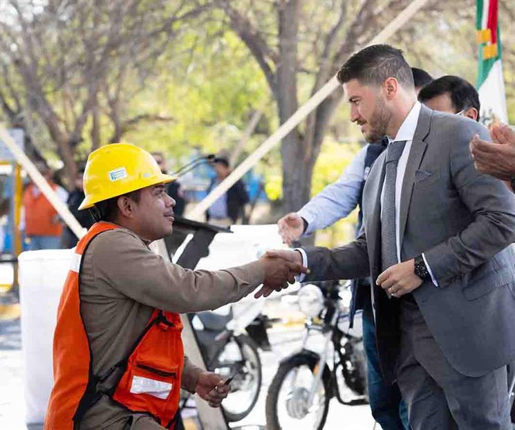 Entrega gobernador unidades a Servicios de Agua y Drenaje
