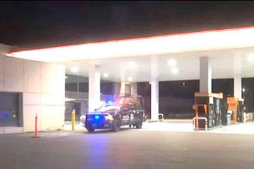 Fingen ser clientes y asaltan gasolinera