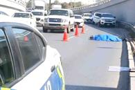 Muere motociclista al estrellarse en muro