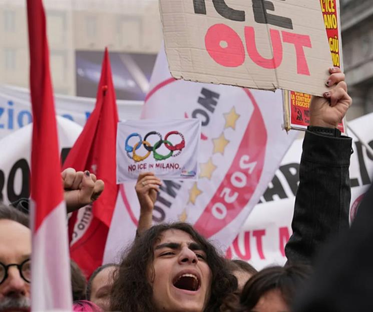 Se enfrentan polic&iacute;as y manifestantes