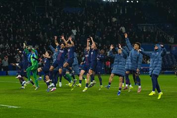 Golea el PSG y recuperan cima en Francia