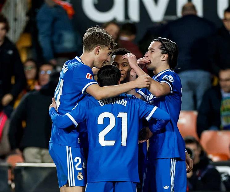 Real Madrid vence al Valencia y siguen a la caza del Barcelona