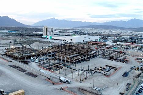 Promete Sheinbaum que IMSS tendr&aacute; 10 mil camas