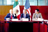 Celebra Johnson el intercambio de informaci&oacute;n en seguridad