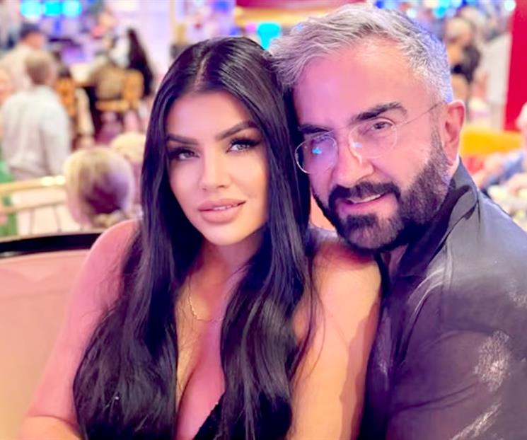 Da Vicente Fern&aacute;ndez Jr. la bienvenida a su hija Isabella