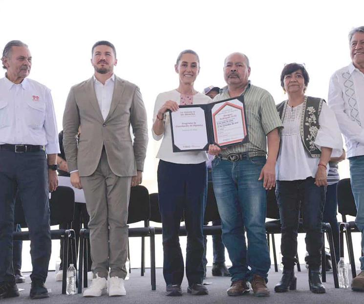 Entrega Claudia 53 viviendas en Ju&aacute;rez