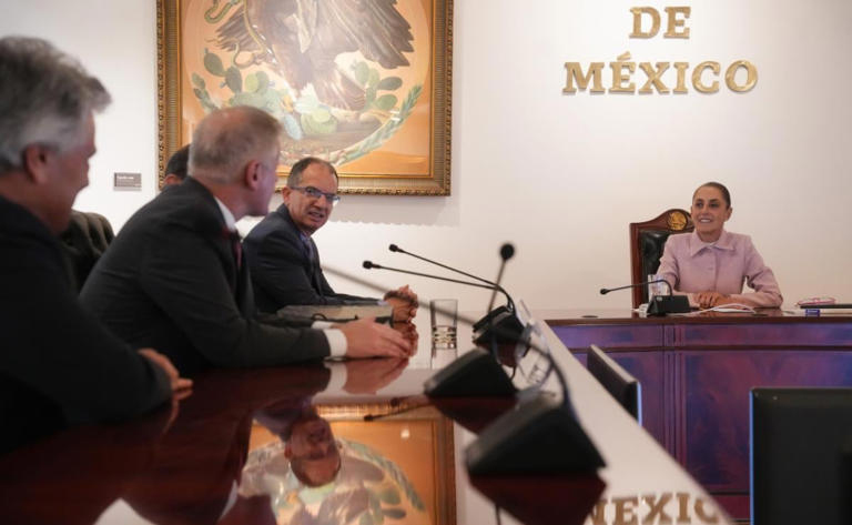 Impulsa Sheinbaum producci&oacute;n de vacunas ARN mensajero en M&eacute;xico