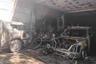 Arden veh&iacute;culos y bodega