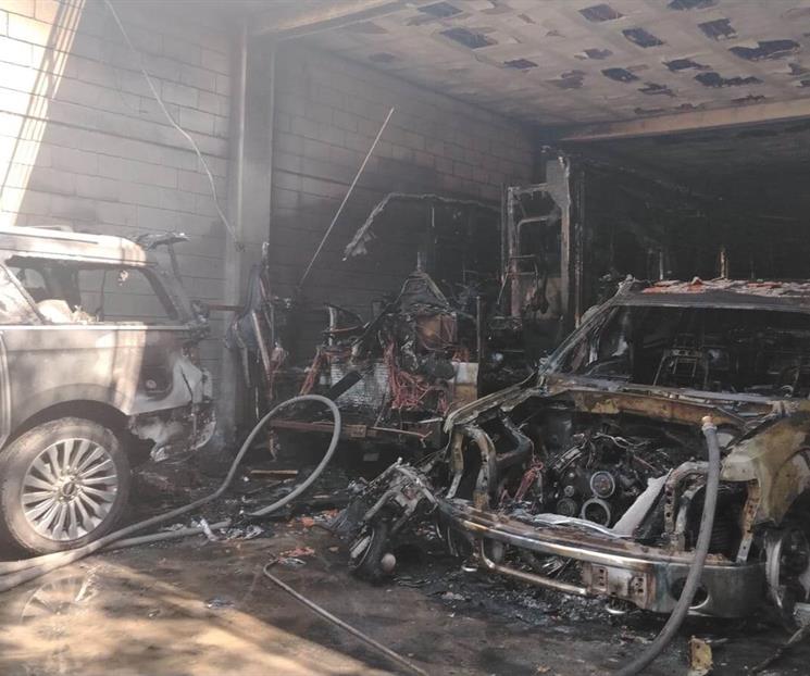 Arden veh&iacute;culos y bodega